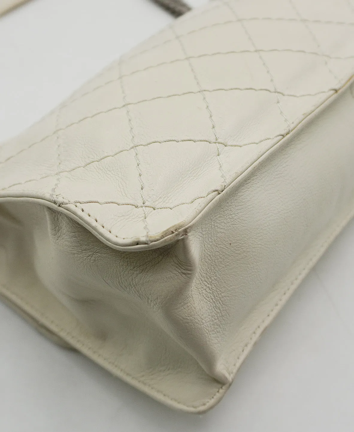 2.55 Classic Flap Shoulder Bag White