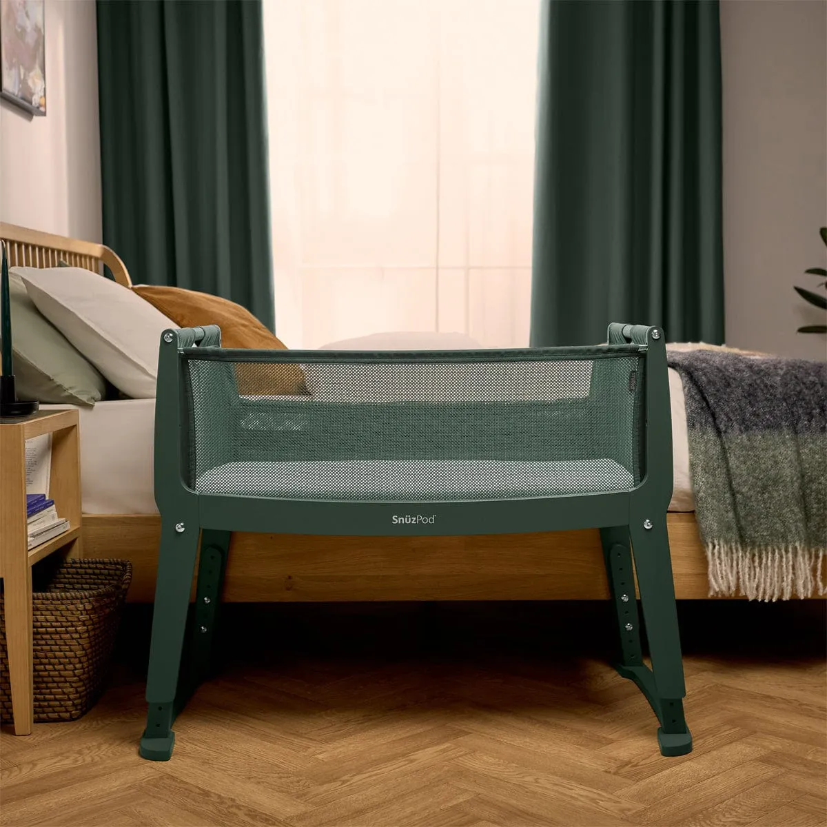 SnuzPod Studio Bedside Crib - Green