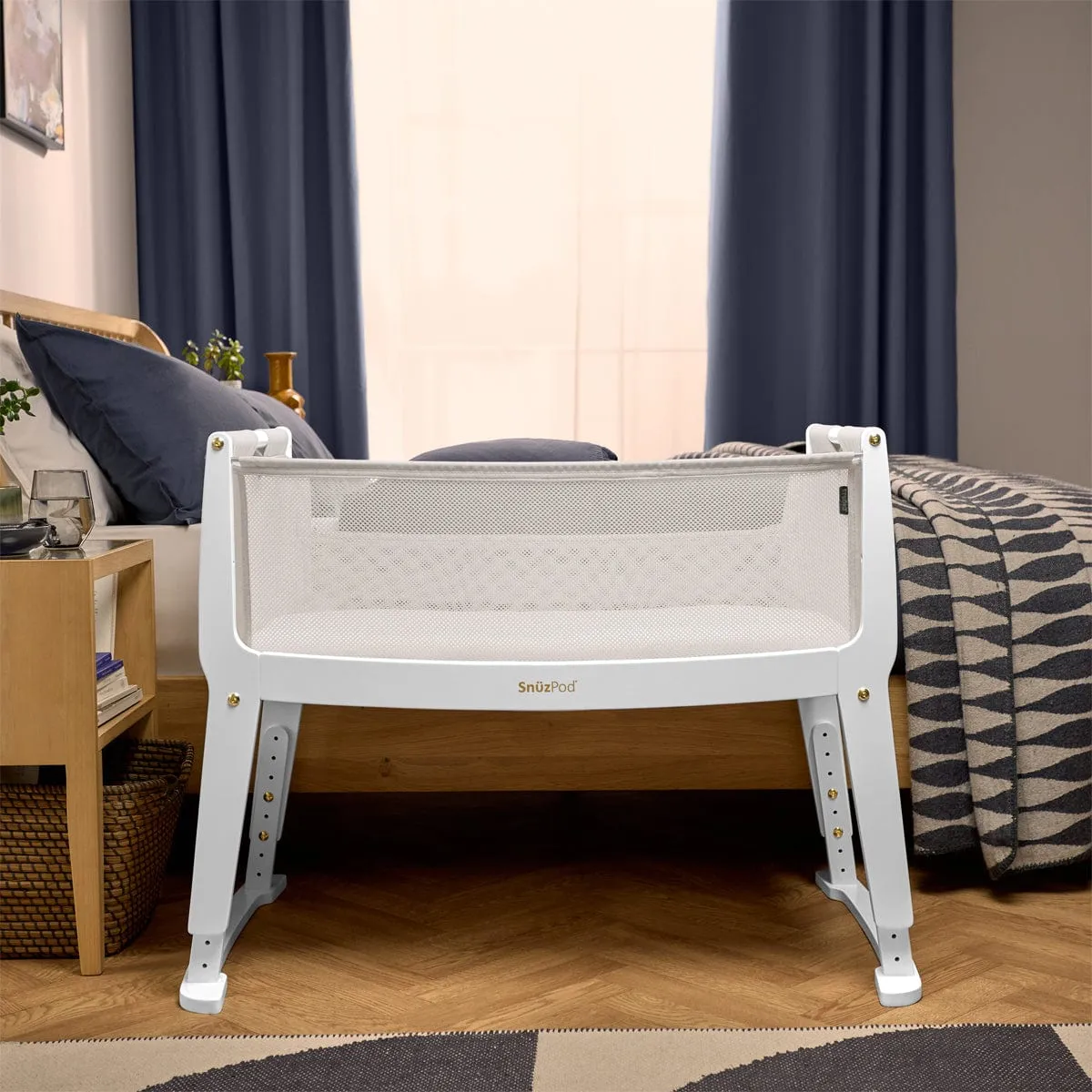 SnuzPod Studio Bedside Crib - White